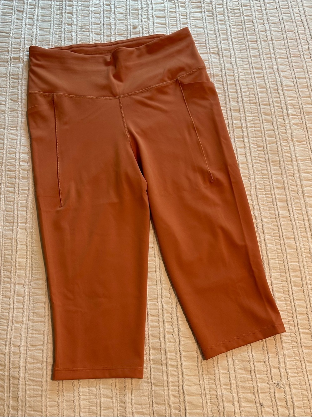 CALIA by Carrie Underwood Soft Coral Capri Leggings with Pockets M